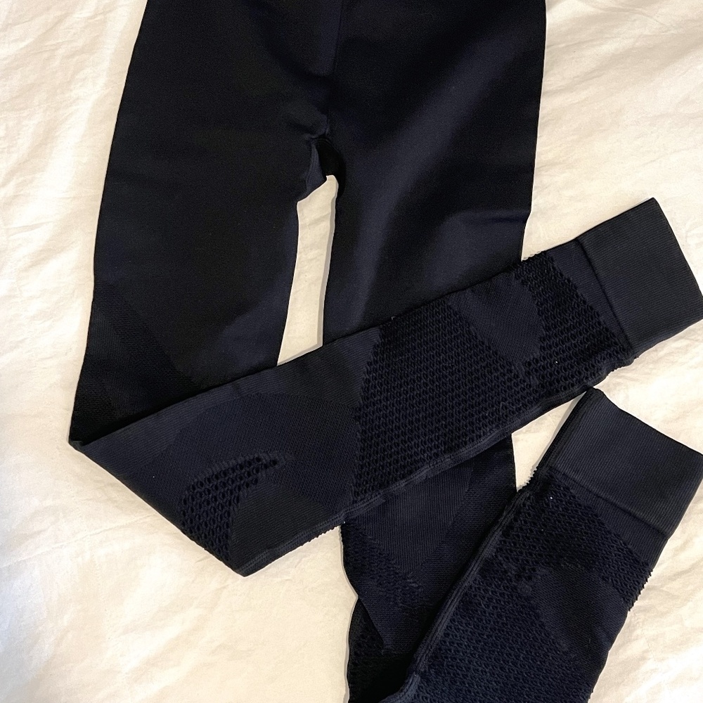 Fabletics black legging- cutout detail - x-small